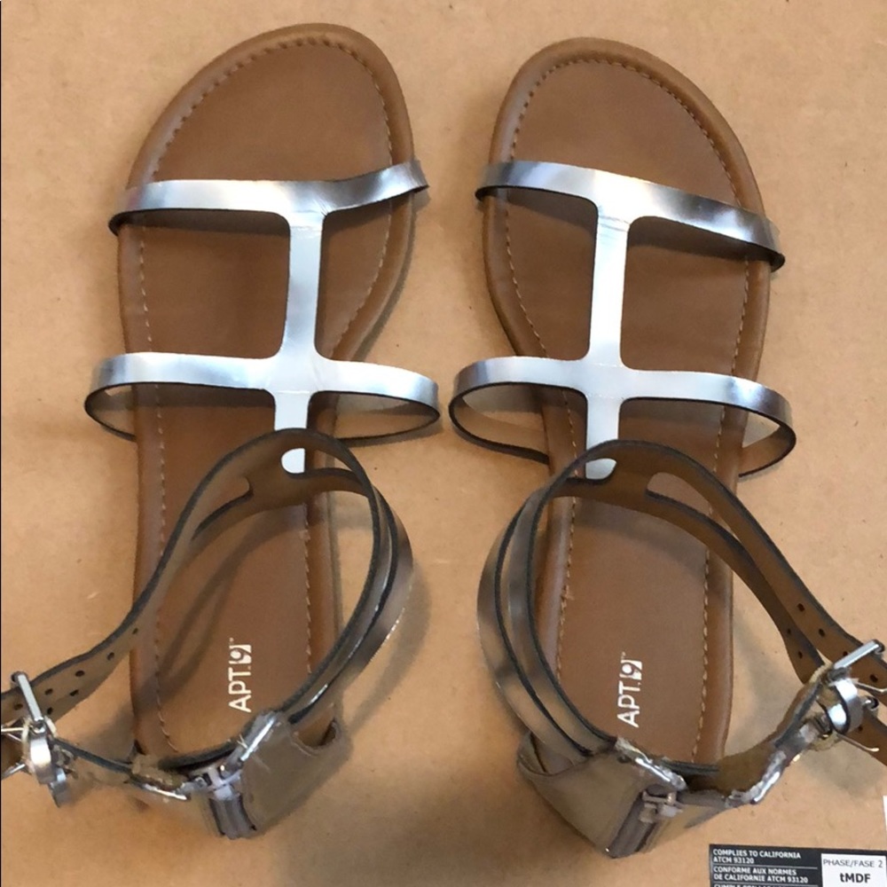 Sandals size 10